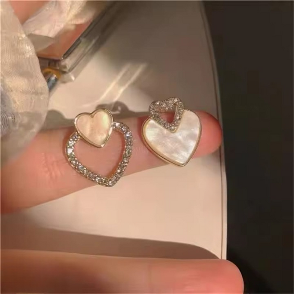PJT-987 Beautifull Korean Heart Shape Zircon Earrings for Women – Sparkling Black & White Crystal Studs, Fashion Jewelry Gift for Everyday Wear and Special Occasions
